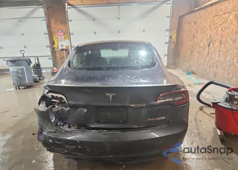 2022 Tesla Model 3 z USA, uszkodzony, nr VIN 5YJ3E1EC7NF244342